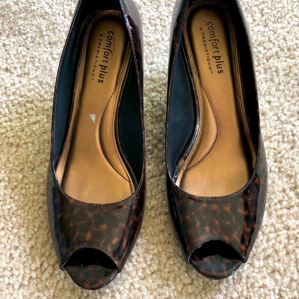 Tortoise peep toe wedges